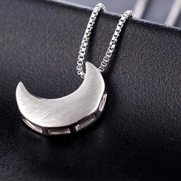 NEW 925 Sterling Silver Simple Moon Necklace - Picture 8 of 8